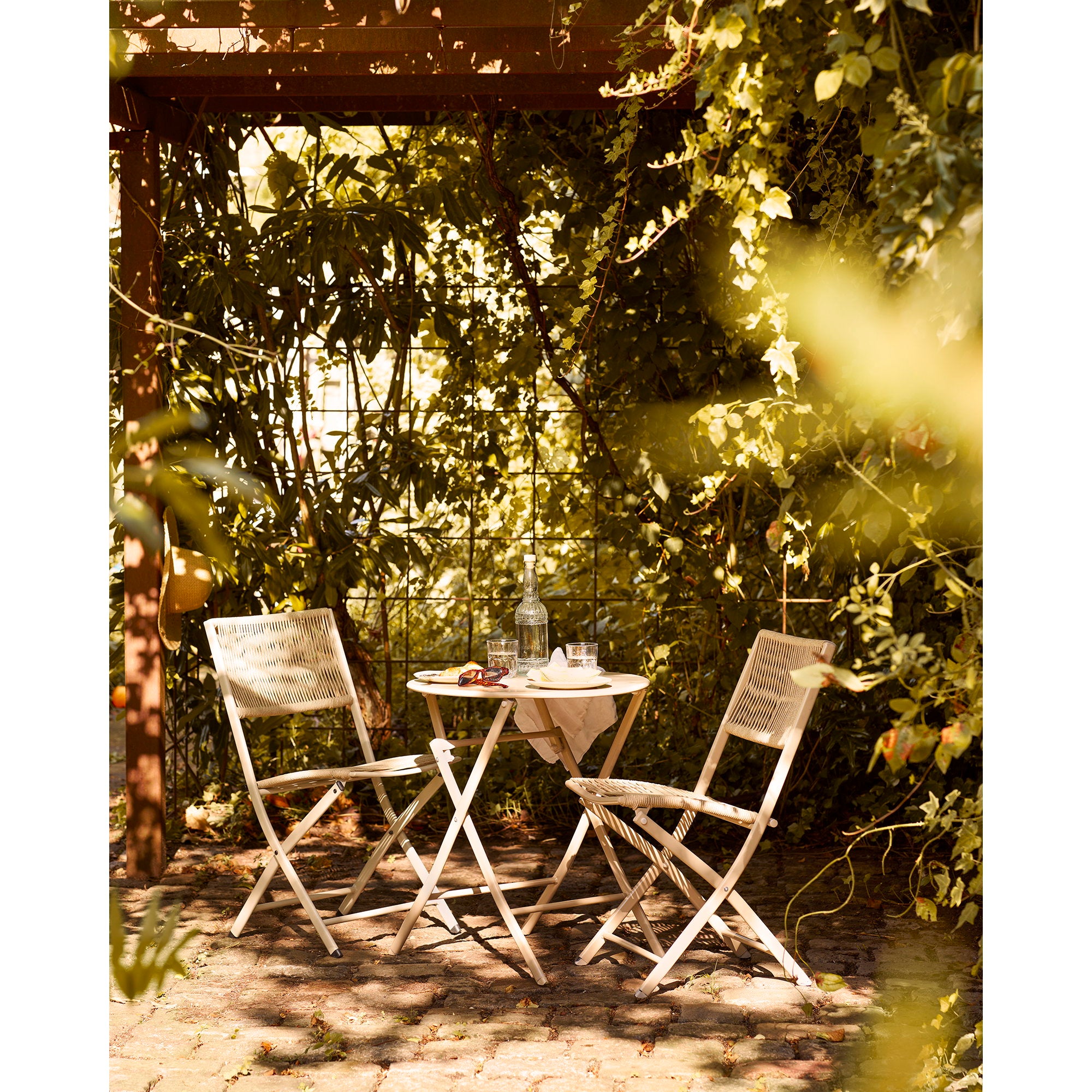 Arcas Bistroset - 2 stoelen en 1 tafel, polyester/staal, taupe