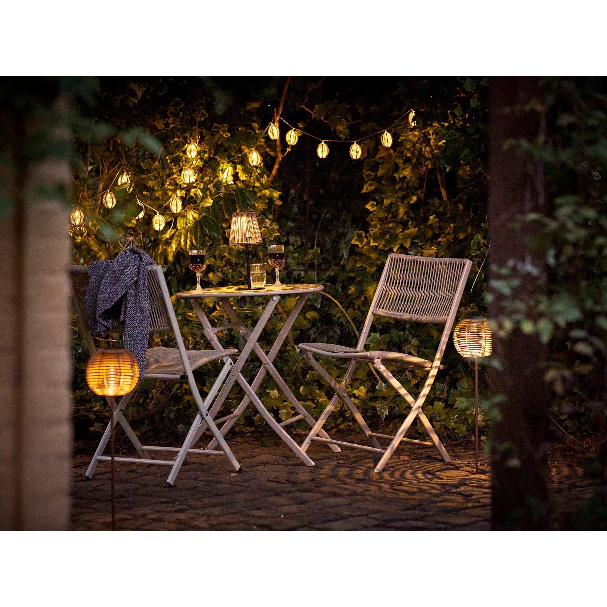 Carlisle Lamp - Oplaadbare lamp met geïntegreerd zonnepaneel, naturel